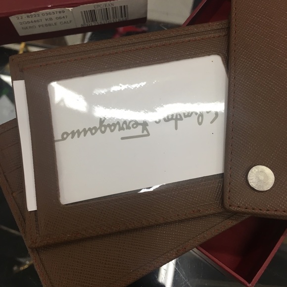 { Salvatore Ferragamo } Nero Pebble Calf Wallet - Picture 3 of 3